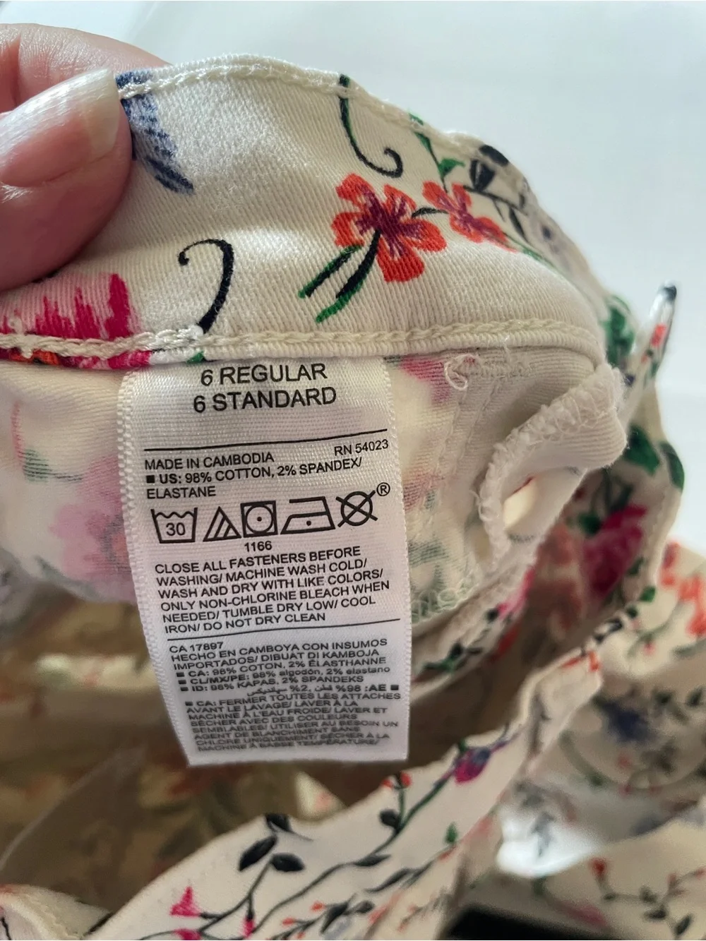 Old Navy Jeggings Floral Print Skinny Jeans - White Background